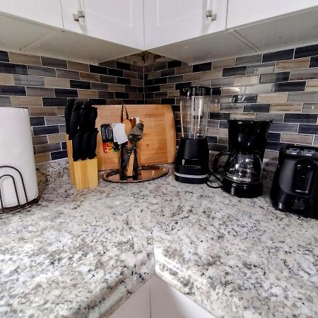 Cheerful 3-Bedroom Home /Ac+ Free Parking 노스마이애미비치 외부 사진