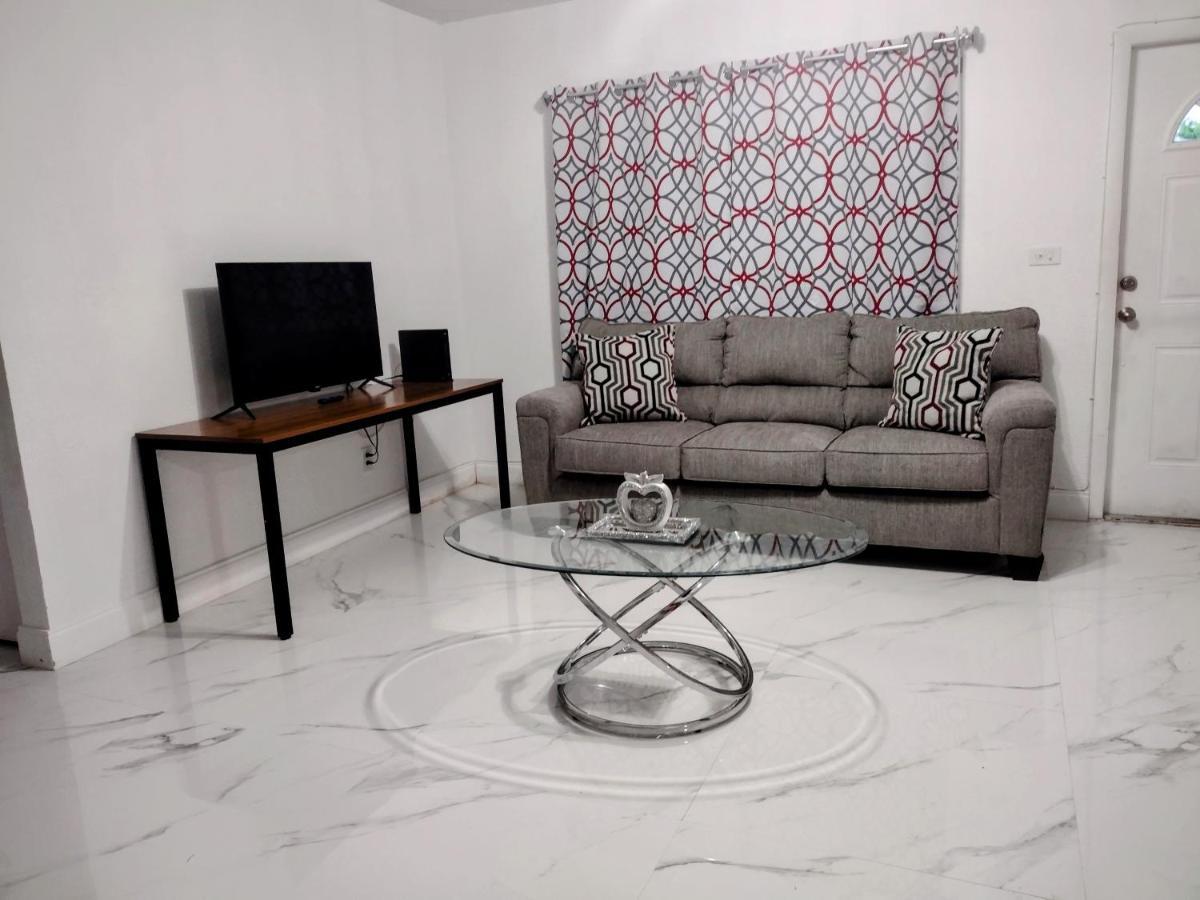 Cheerful 3-Bedroom Home /Ac+ Free Parking 노스마이애미비치 외부 사진