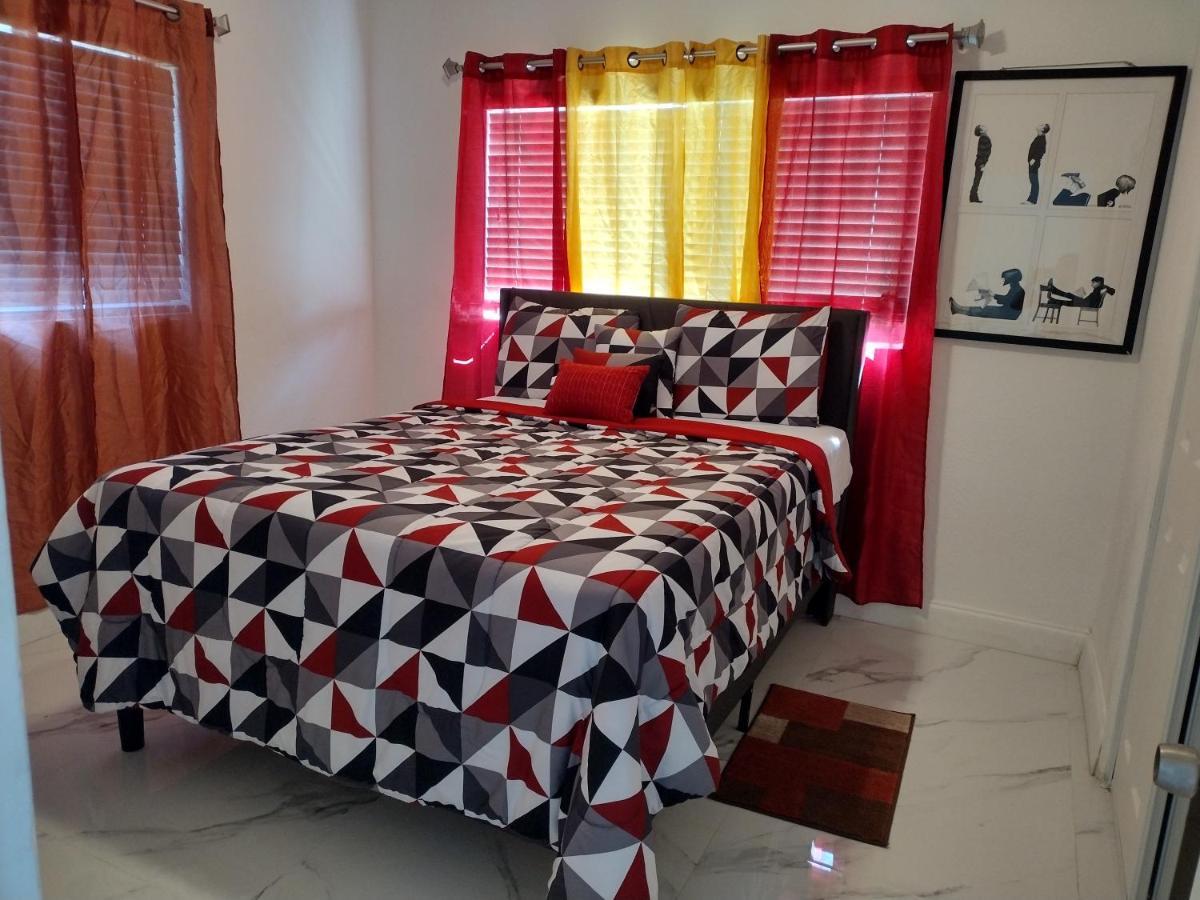 Cheerful 3-Bedroom Home /Ac+ Free Parking 노스마이애미비치 외부 사진