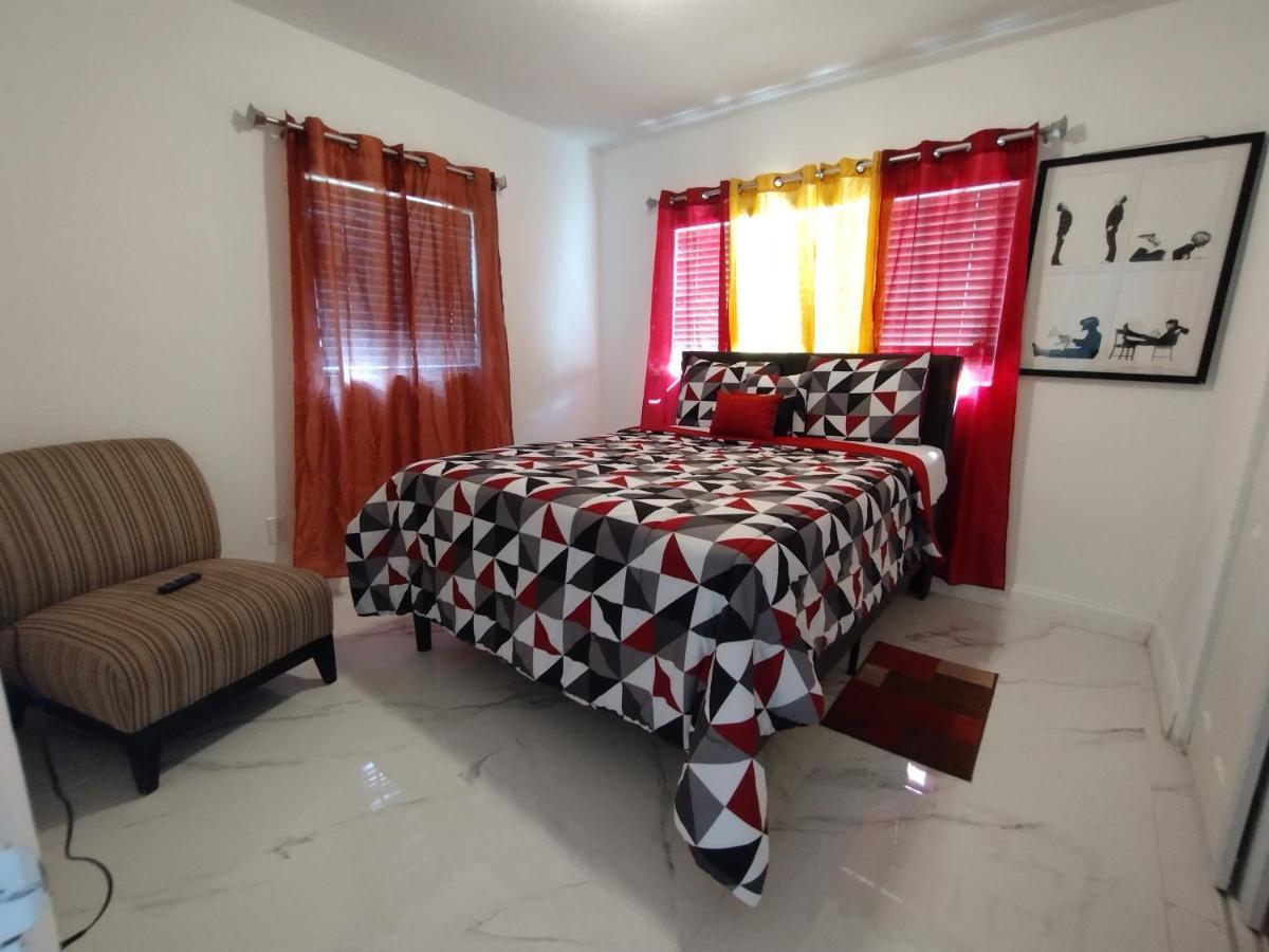 Cheerful 3-Bedroom Home /Ac+ Free Parking 노스마이애미비치 외부 사진