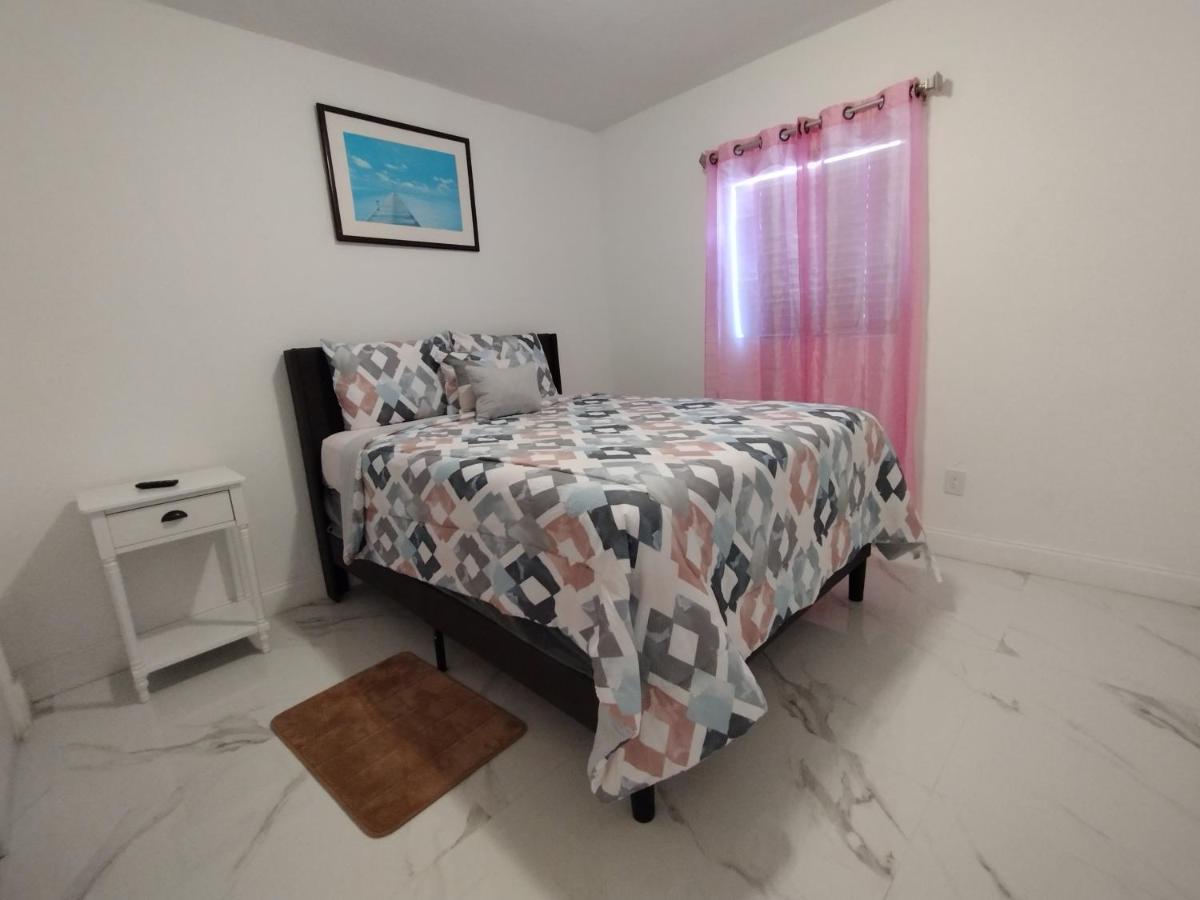 Cheerful 3-Bedroom Home /Ac+ Free Parking 노스마이애미비치 외부 사진