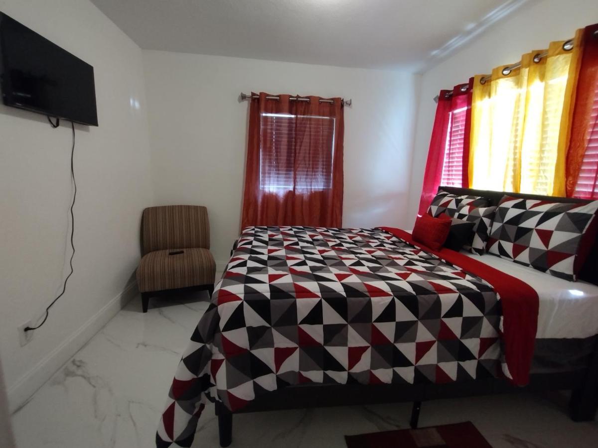 Cheerful 3-Bedroom Home /Ac+ Free Parking 노스마이애미비치 외부 사진