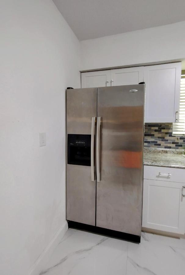 Cheerful 3-Bedroom Home /Ac+ Free Parking 노스마이애미비치 외부 사진