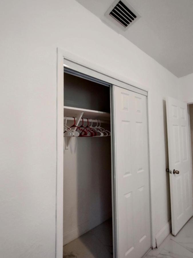 Cheerful 3-Bedroom Home /Ac+ Free Parking 노스마이애미비치 외부 사진