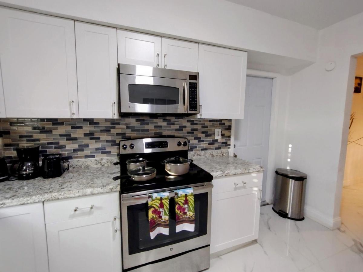 Cheerful 3-Bedroom Home /Ac+ Free Parking 노스마이애미비치 외부 사진