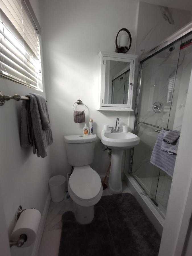 Cheerful 3-Bedroom Home /Ac+ Free Parking 노스마이애미비치 외부 사진