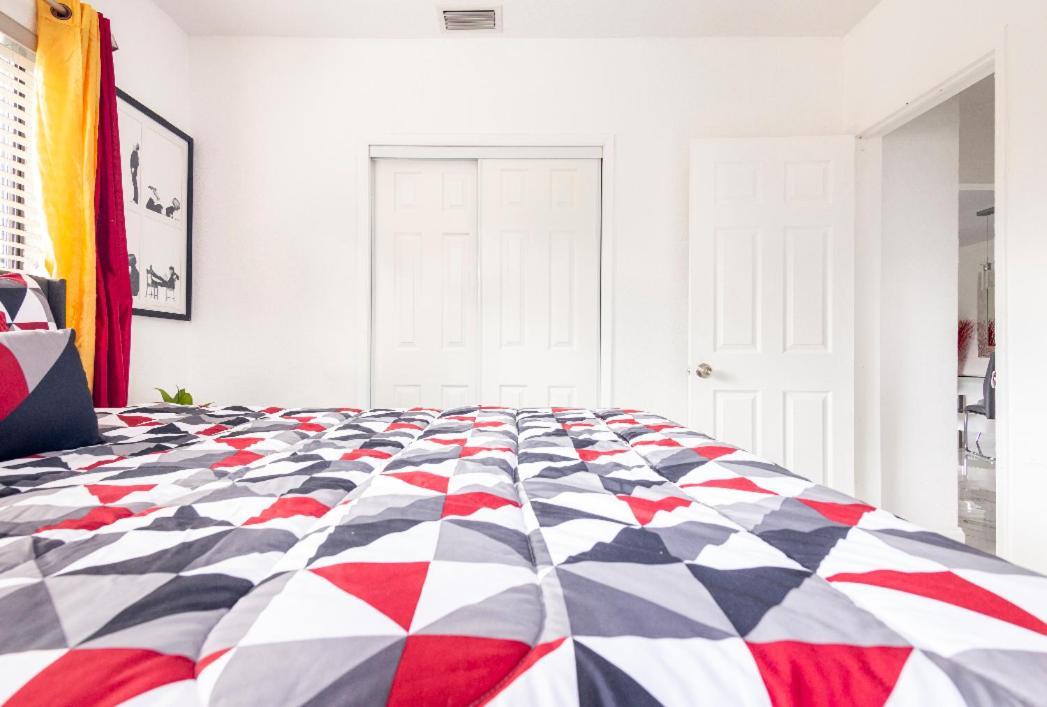 Cheerful 3-Bedroom Home /Ac+ Free Parking 노스마이애미비치 외부 사진
