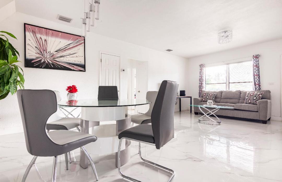 Cheerful 3-Bedroom Home /Ac+ Free Parking 노스마이애미비치 외부 사진