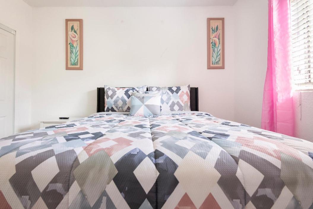 Cheerful 3-Bedroom Home /Ac+ Free Parking 노스마이애미비치 외부 사진
