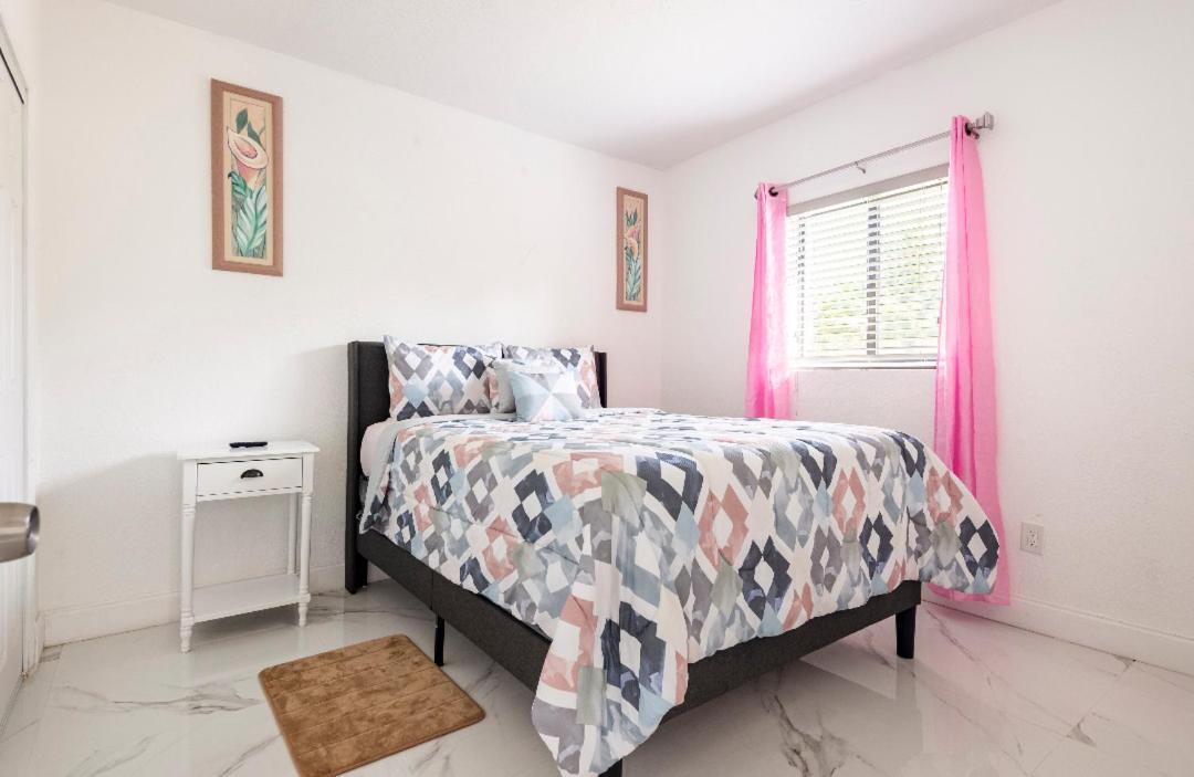 Cheerful 3-Bedroom Home /Ac+ Free Parking 노스마이애미비치 외부 사진