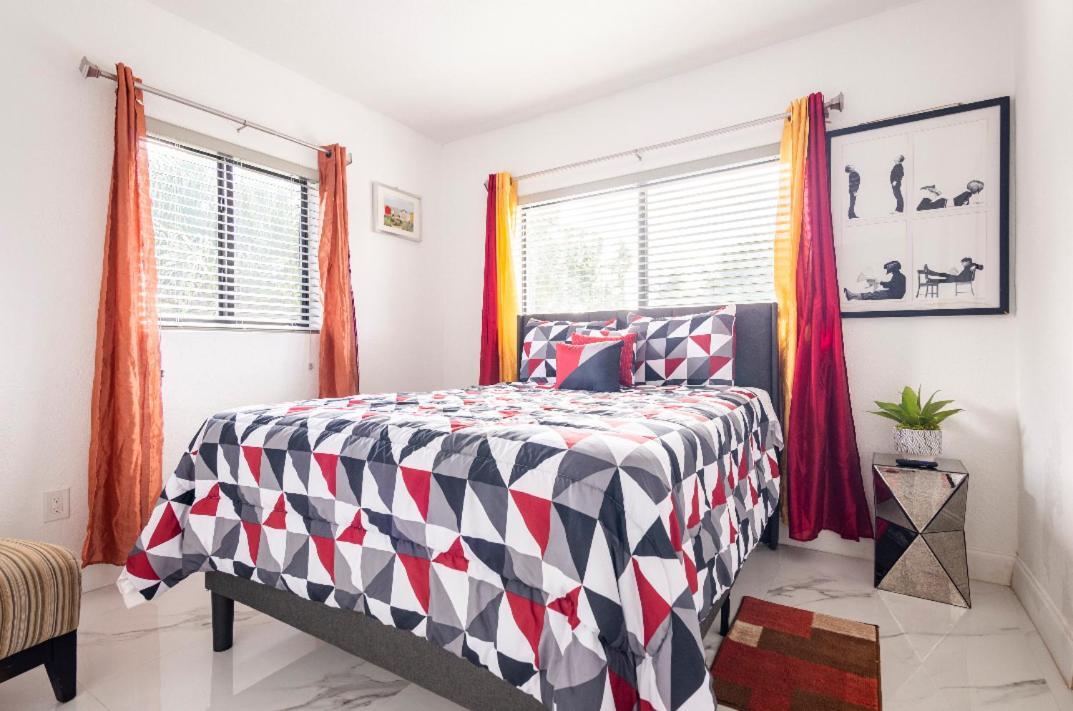 Cheerful 3-Bedroom Home /Ac+ Free Parking 노스마이애미비치 외부 사진